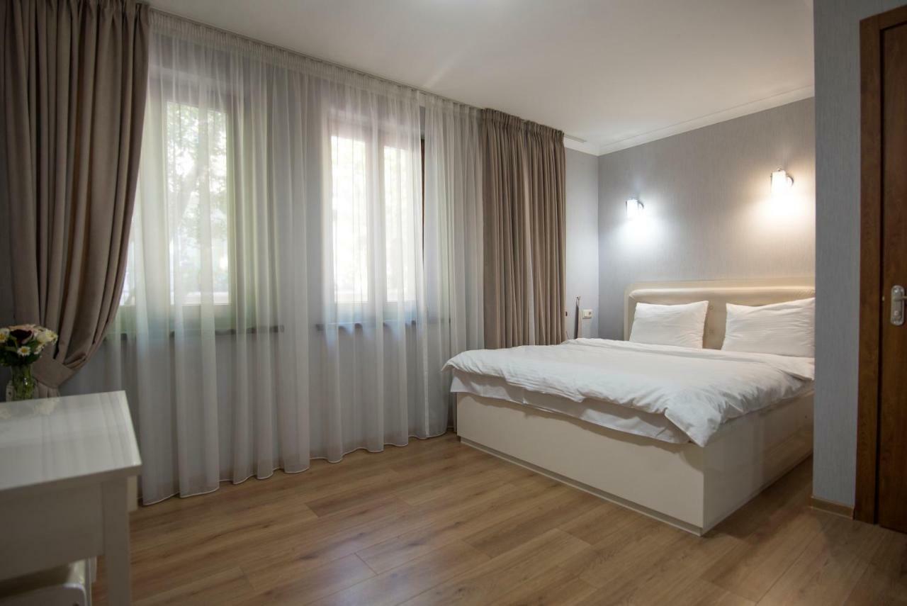 Sama Grand Hotel Тбилиси Экстерьер фото