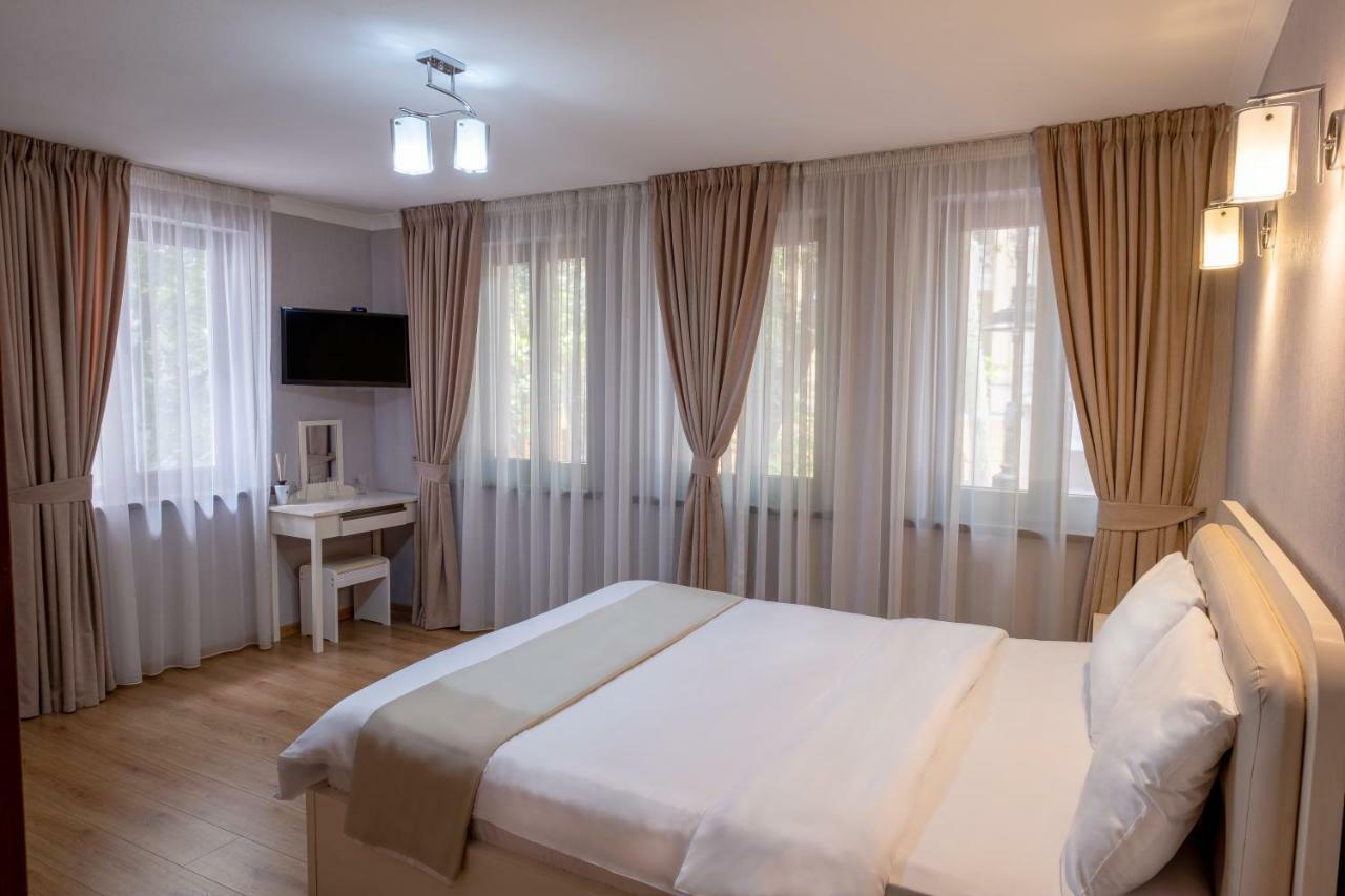 Sama Grand Hotel Тбилиси Экстерьер фото